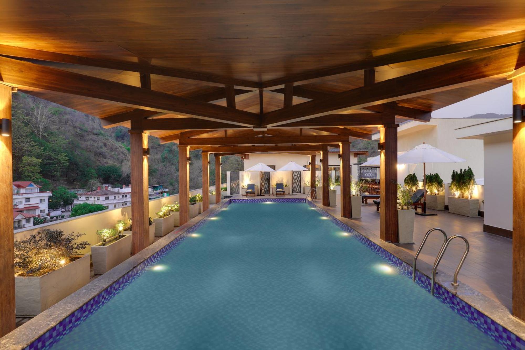 Lemon Tree Hotel, リシケーシュ エクステリア 写真