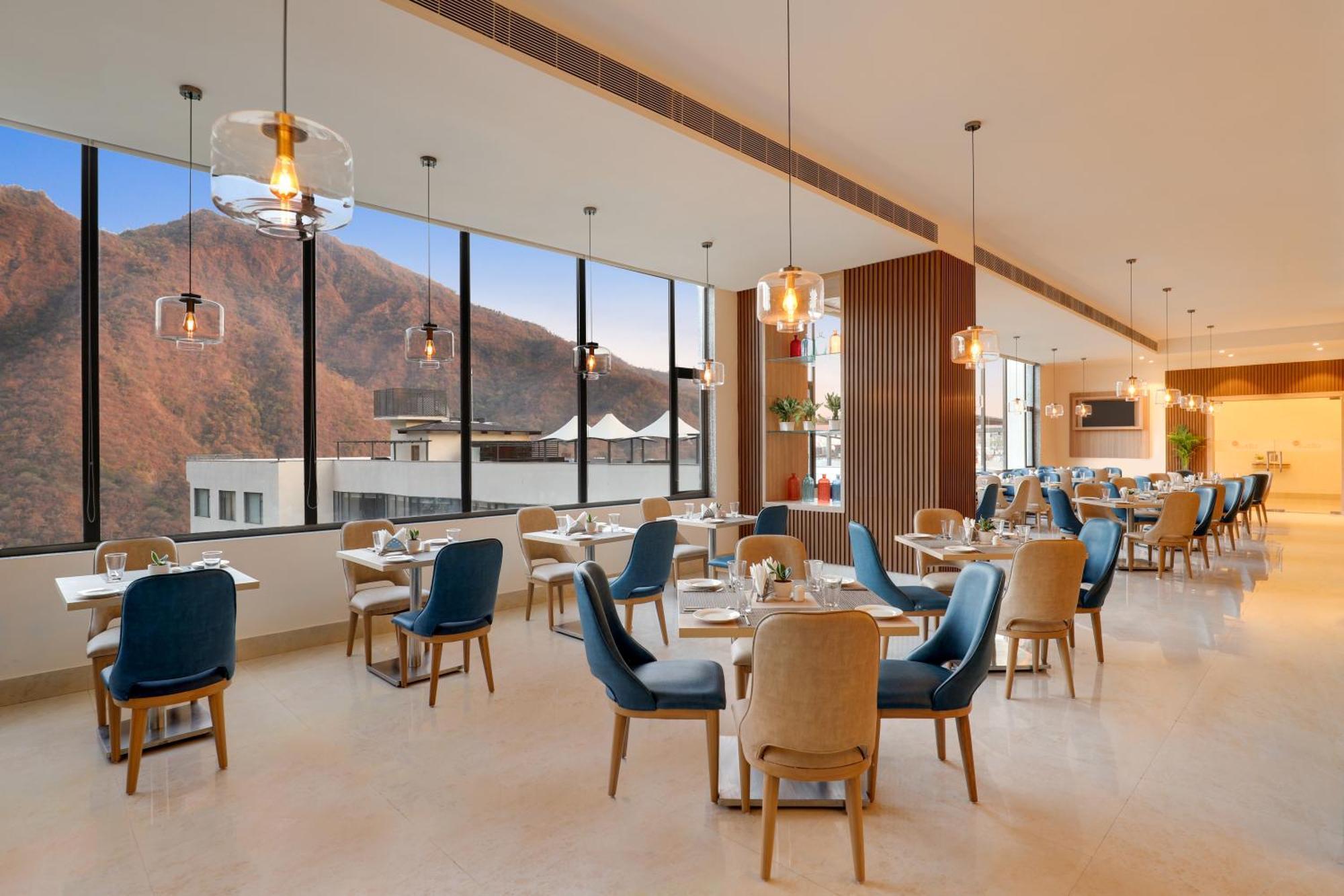 Lemon Tree Hotel, リシケーシュ エクステリア 写真